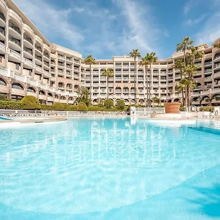 Cannes, Piscine - Vue - Terasse * Cannes